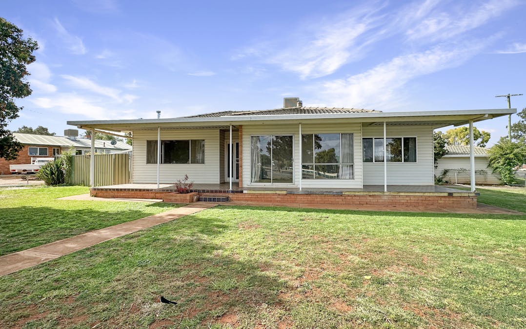 4 Maidens Avenue, Cobar, NSW, 2835 - Image 1