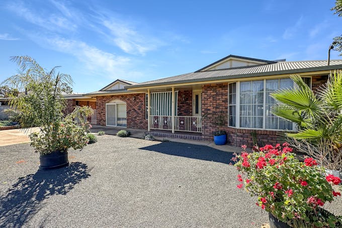 6 Tindera Street, Cobar, NSW, 2835 - Image 2