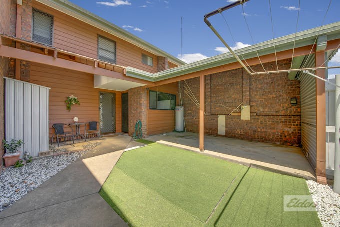 2/15 Roberts Street, South Gladstone, QLD, 4680 - Image 1