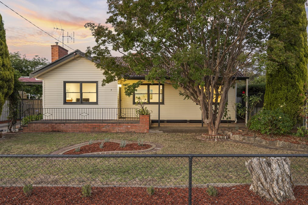 9 Charman Avenue, Euroa, VIC, 3666 - Image 1