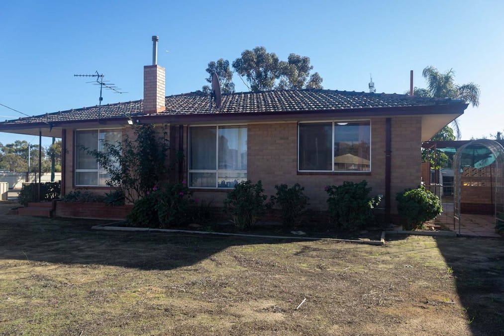 68 Kitchener Road, Merredin, WA, 6415 - Image 1