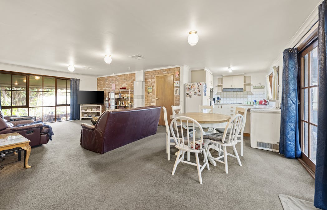2/4 Sevens Avenue, Euroa, VIC, 3666 - Image 2