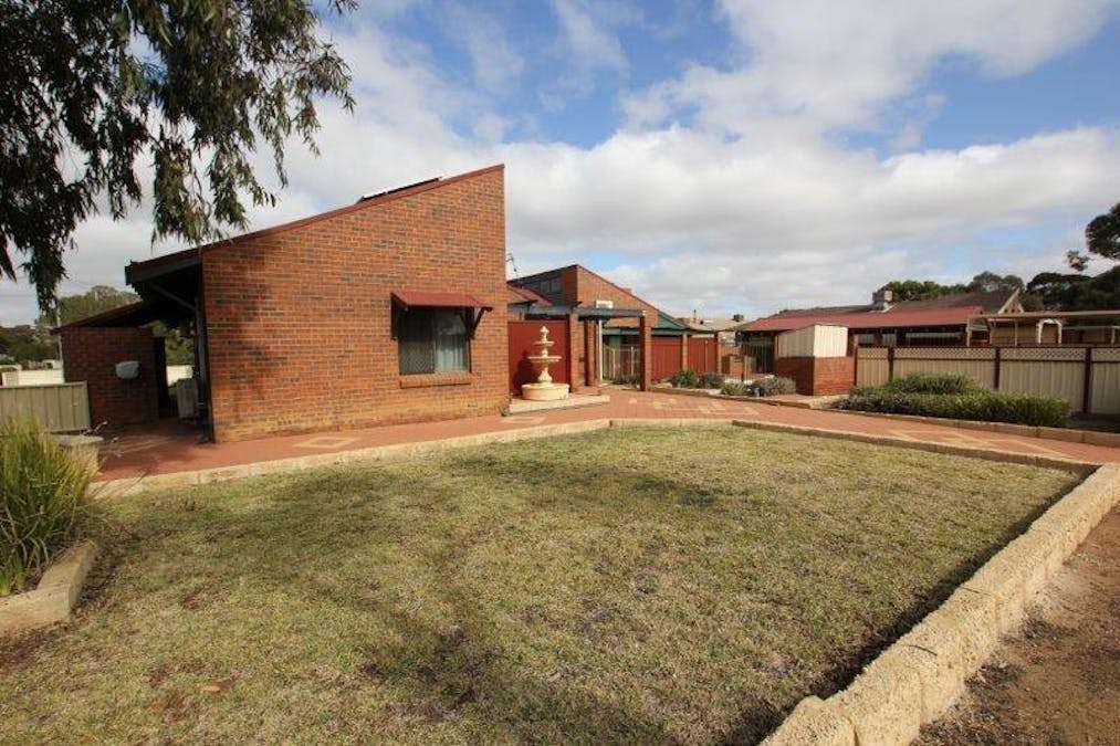 1 Cowan Way, Merredin, WA, 6415 - Image 2