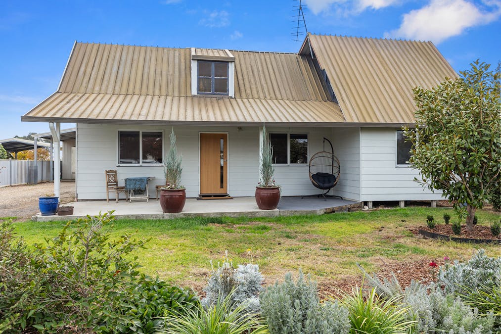 34 Bartley Street, Moyhu, VIC, 3732 - Image 2