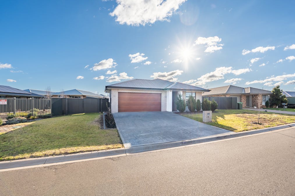 6 Bradford Circuit, Dubbo, NSW, 2830 - Image 2