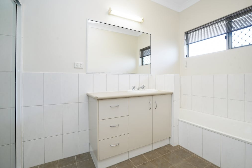 Lyons, NT, 0810 - Image 18