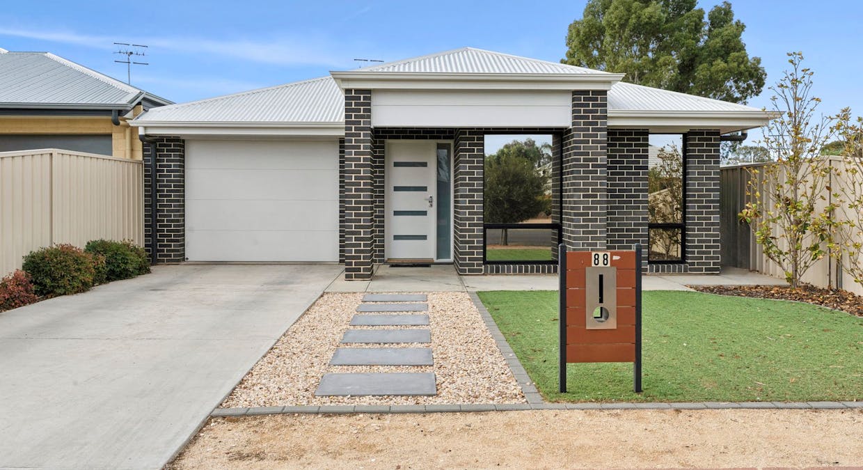 88 Seventeenth Street, Renmark, SA, 5341 - Image 2