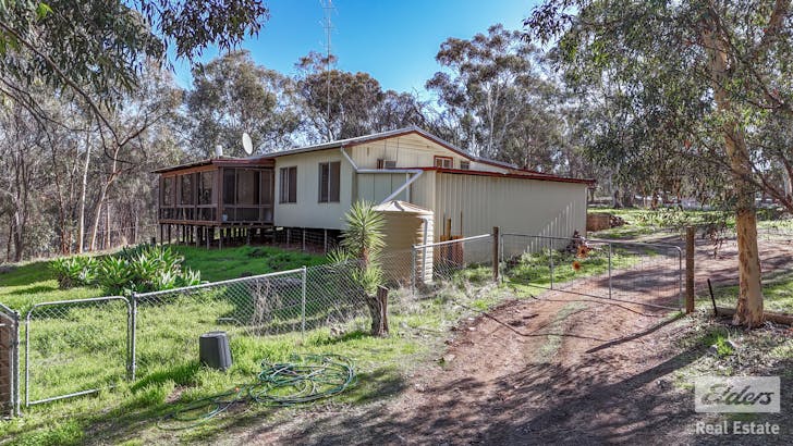 17 Railway Road, Clackline, WA, 6564 - Image 2