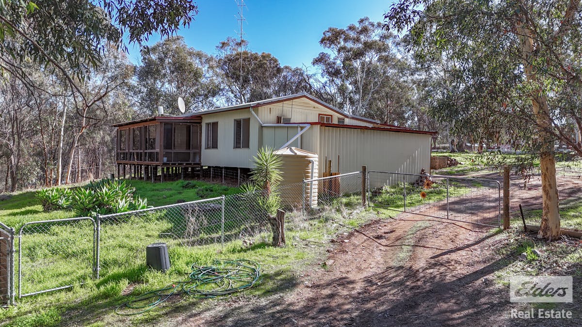 17 Railway Road, Clackline, WA, 6564 - Image 2