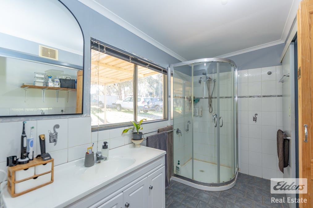 17 Railway Road, Clackline, WA, 6564 - Image 19