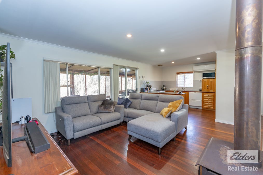 17 Railway Road, Clackline, WA, 6564 - Image 4