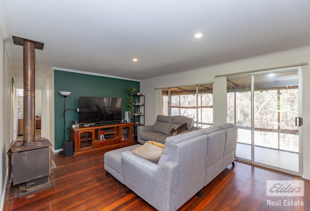 17 Railway Road, Clackline, WA, 6564 - Image 11