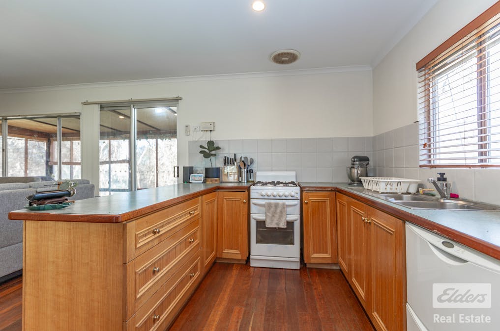 17 Railway Road, Clackline, WA, 6564 - Image 8