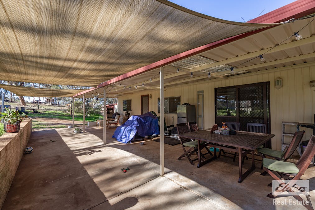 17 Railway Road, Clackline, WA, 6564 - Image 24