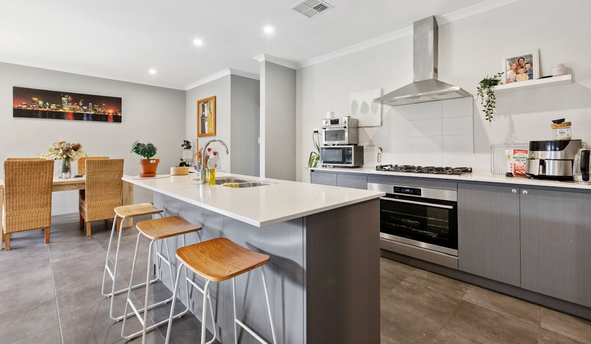8 Glenworth Drive, Wellard, WA, 6170 - Image 2