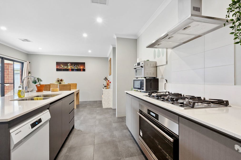 8 Glenworth Drive, Wellard, WA, 6170 - Image 4