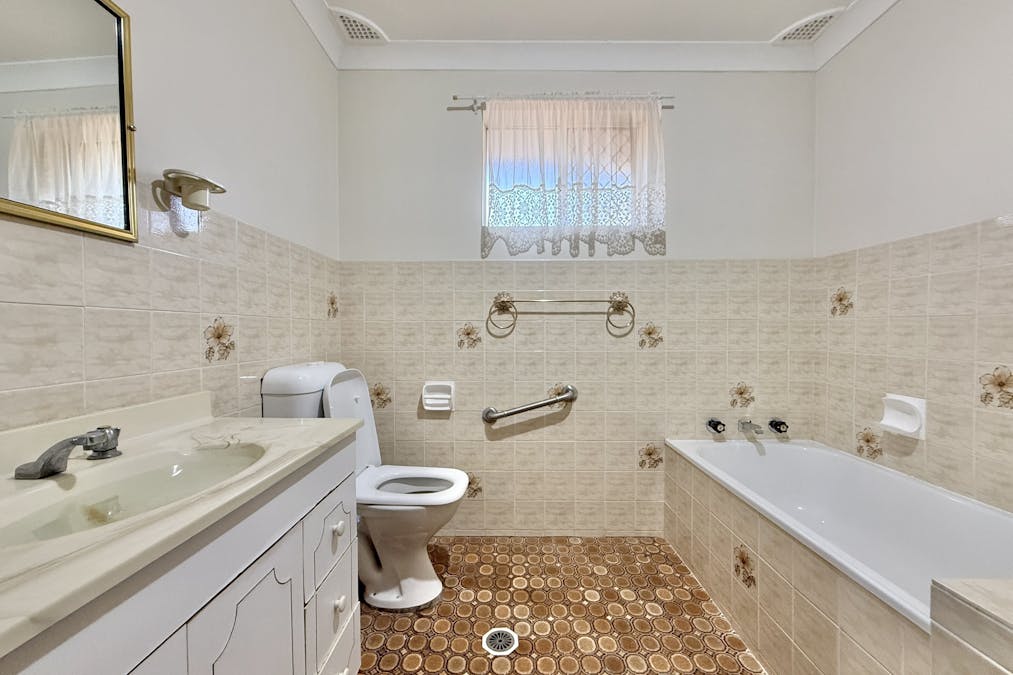 19 Wyndham Avenue, Forbes, NSW, 2871 - Image 8