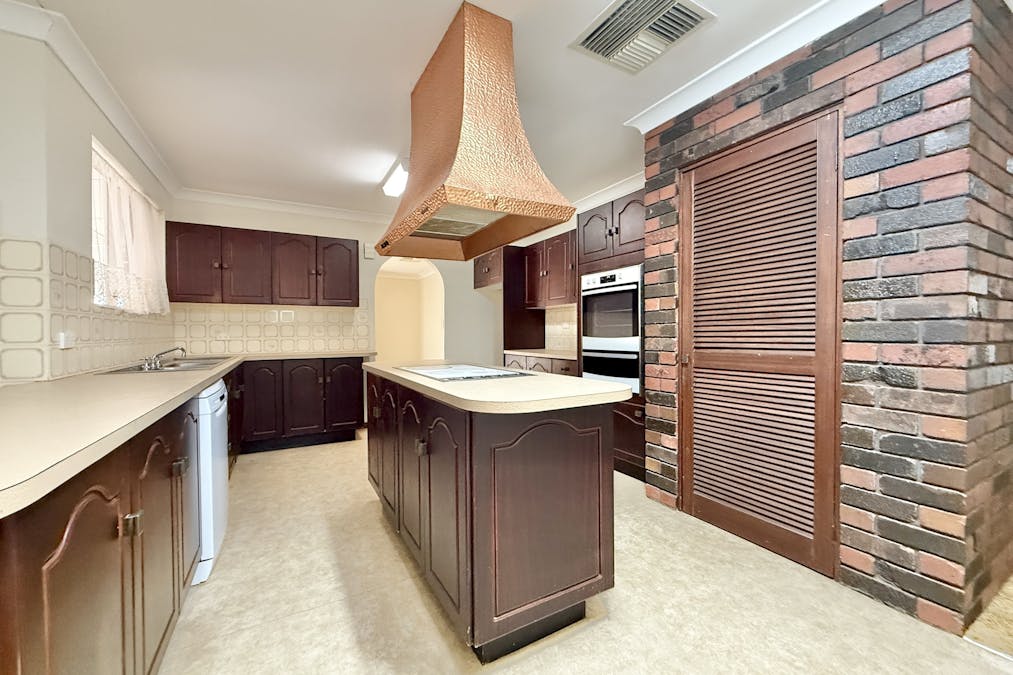19 Wyndham Avenue, Forbes, NSW, 2871 - Image 2