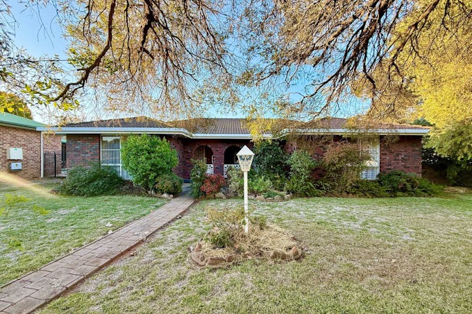 19 Wyndham Avenue, Forbes, NSW, 2871 - Image 1