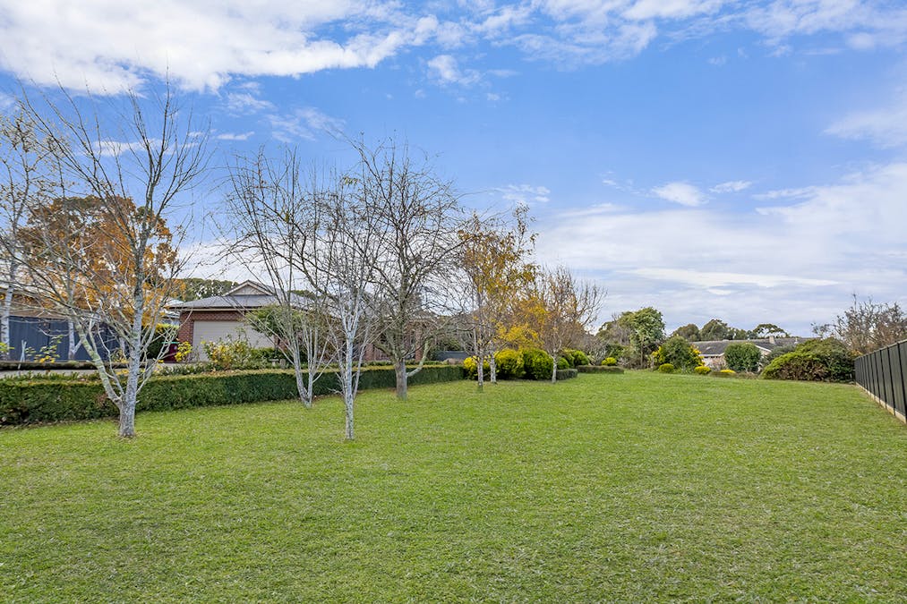 21 Windsor Drive, Hamilton, VIC, 3300 - Image 2