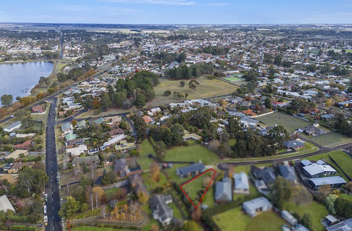 21 Windsor Drive, Hamilton, VIC, 3300 - Image 1
