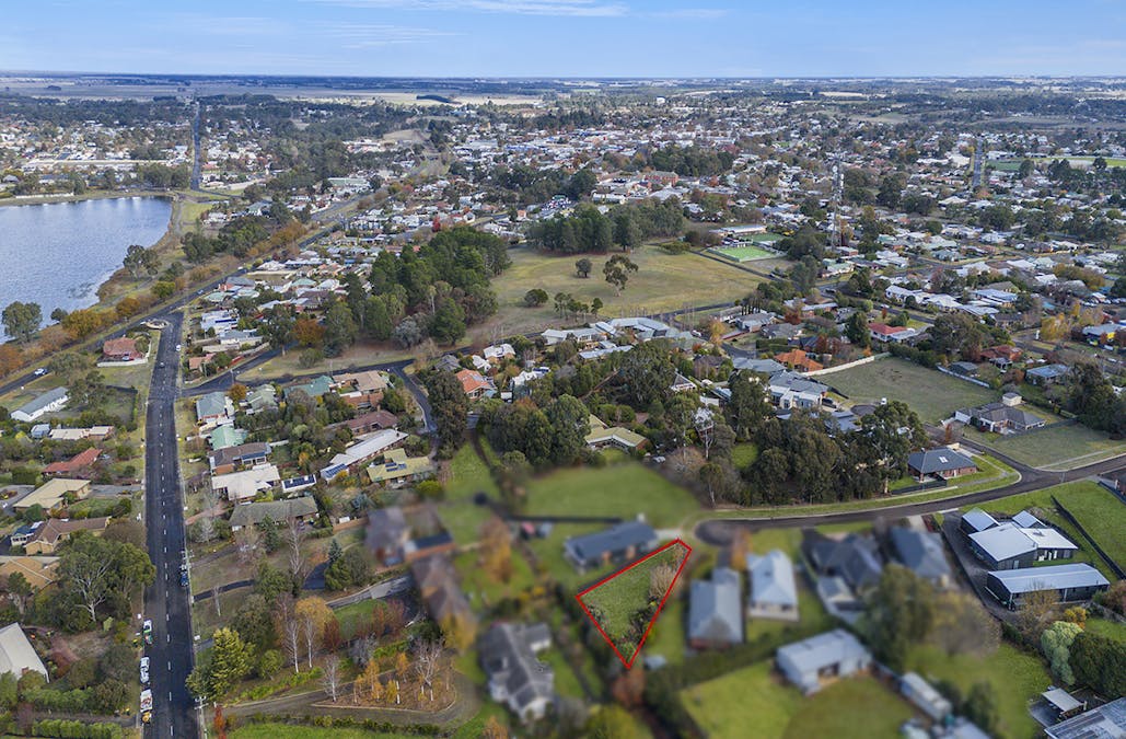 21 Windsor Drive, Hamilton, VIC, 3300 - Image 1