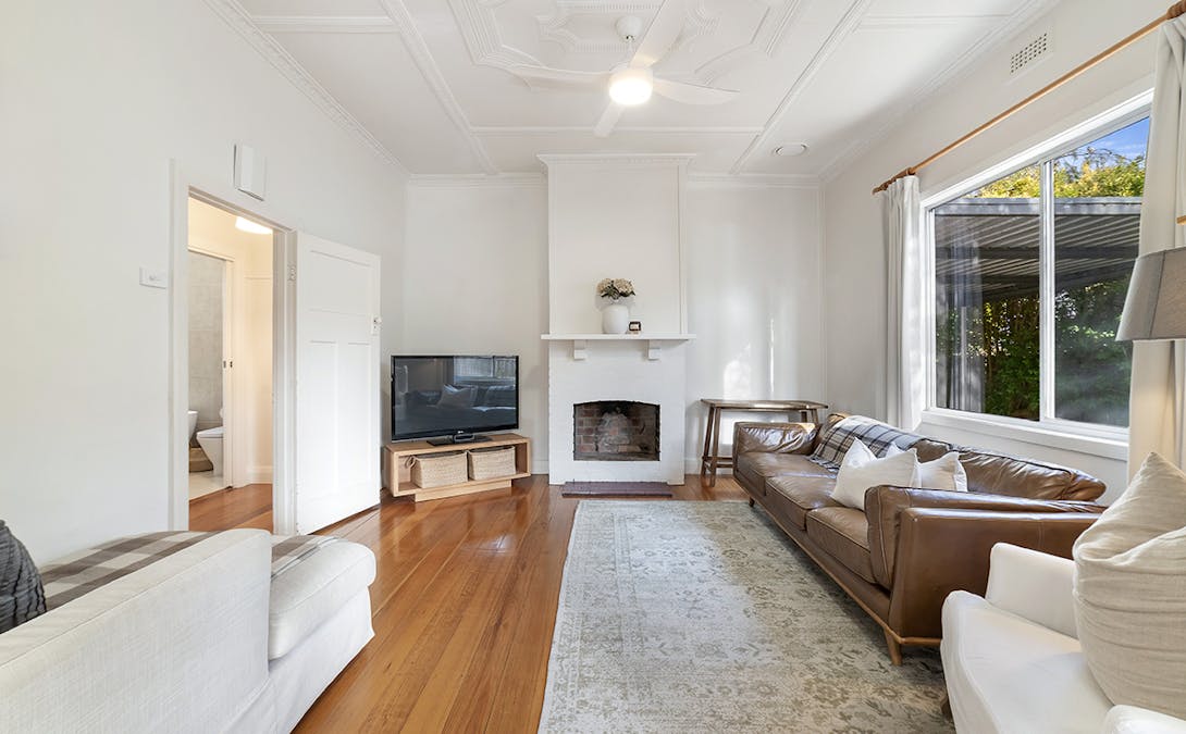 8 Carmichael Street, Hamilton, VIC, 3300 - Image 3