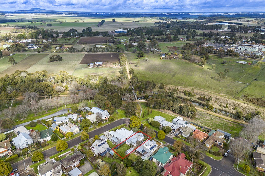 8 Carmichael Street, Hamilton, VIC, 3300 - Image 16