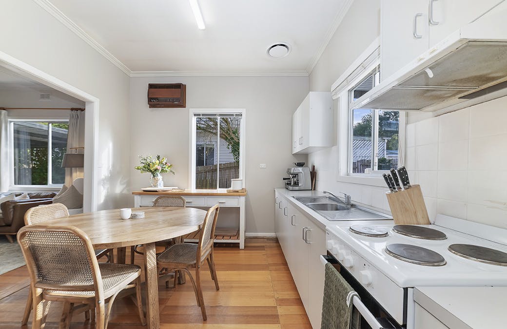 8 Carmichael Street, Hamilton, VIC, 3300 - Image 5