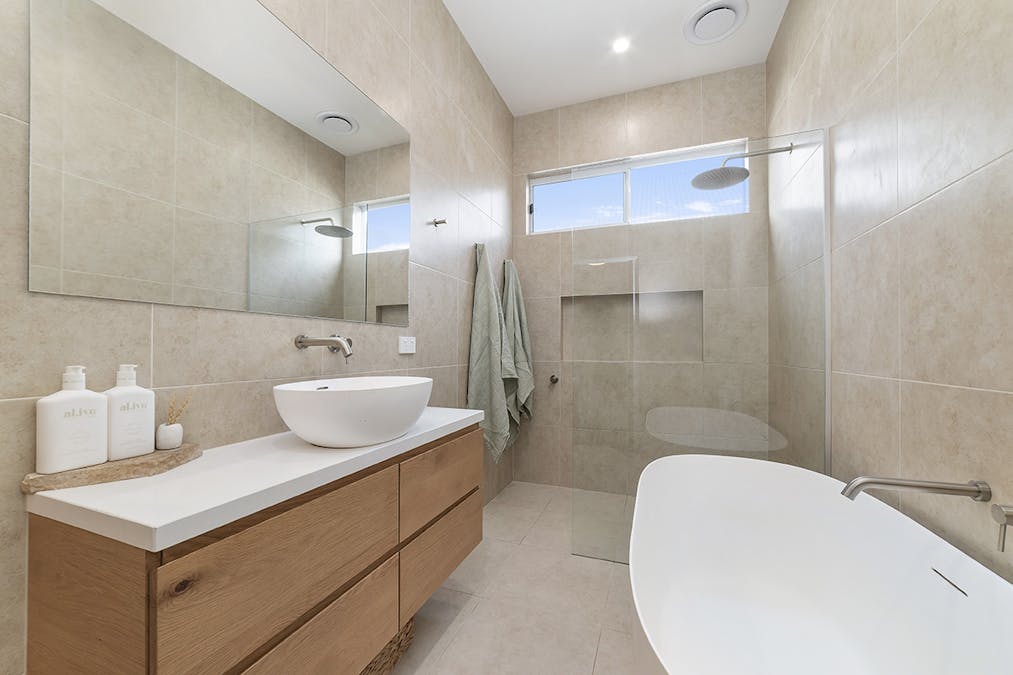 8 Carmichael Street, Hamilton, VIC, 3300 - Image 11