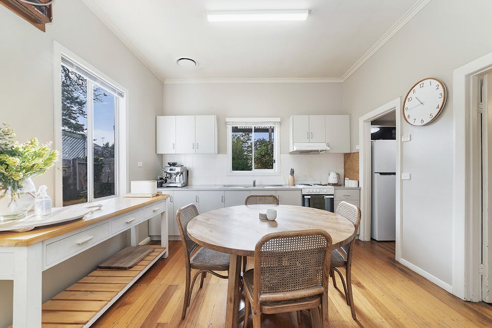 8 Carmichael Street, Hamilton, VIC, 3300 - Image 6