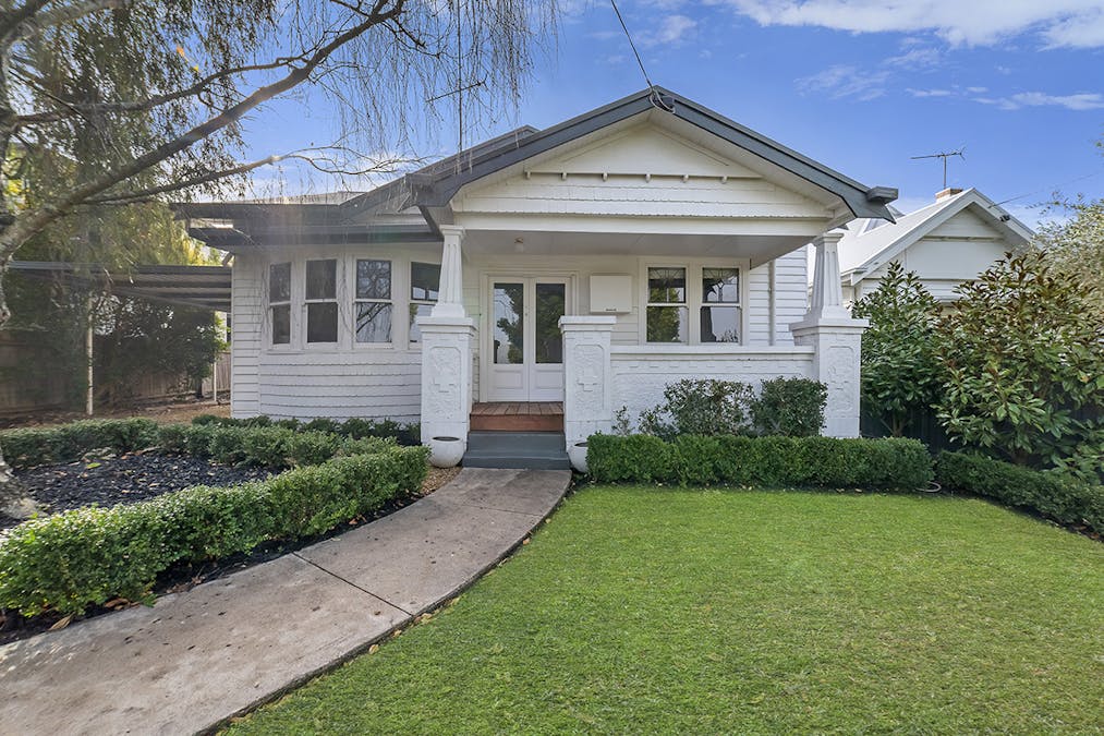 8 Carmichael Street, Hamilton, VIC, 3300 - Image 1