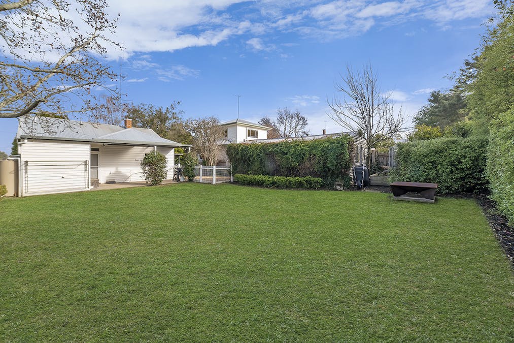8 Carmichael Street, Hamilton, VIC, 3300 - Image 13