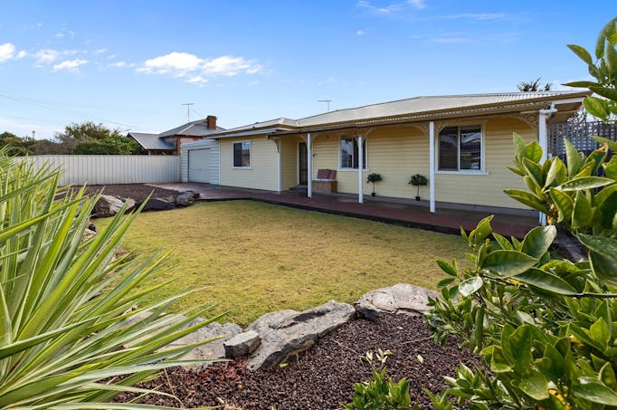 6 Gladstone Street, Murray Bridge, SA, 5253 - Image 1