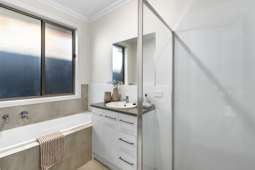5A Young Street, Clare, SA, 5453 - Image 20