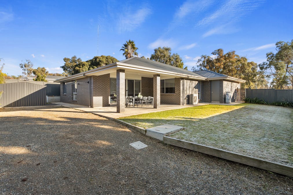 5A Young Street, Clare, SA, 5453 - Image 21