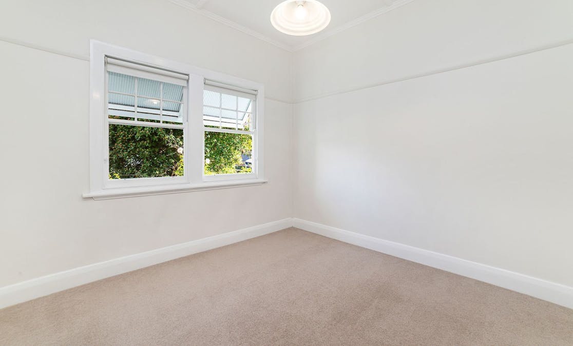 6 Dickens Street, Hamilton, VIC, 3300 - Image 8