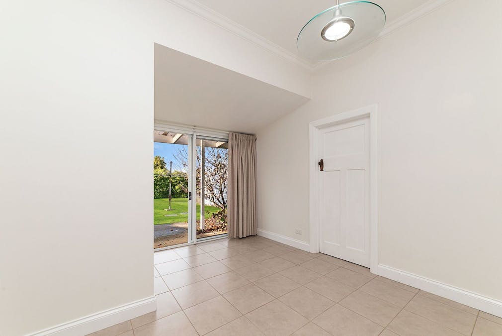 6 Dickens Street, Hamilton, VIC, 3300 - Image 10
