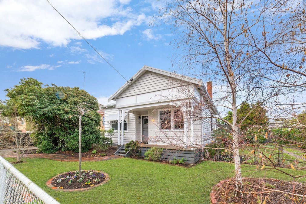 6 Dickens Street, Hamilton, VIC, 3300 - Image 1
