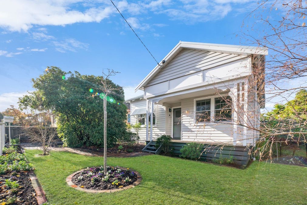 6 Dickens Street, Hamilton, VIC, 3300 - Image 12