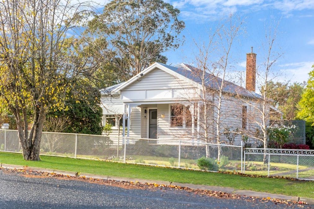 6 Dickens Street, Hamilton, VIC, 3300 - Image 13
