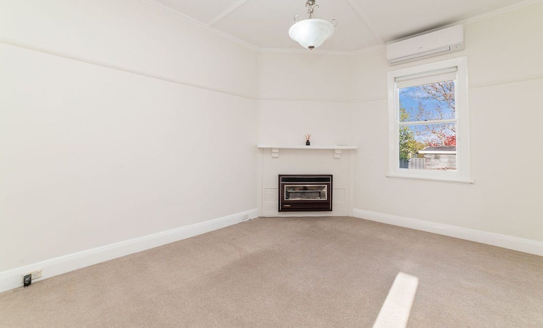6 Dickens Street, Hamilton, VIC, 3300 - Image 6
