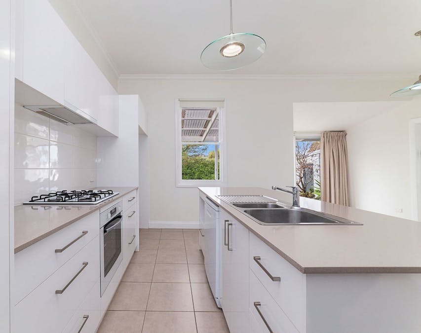 6 Dickens Street, Hamilton, VIC, 3300 - Image 3