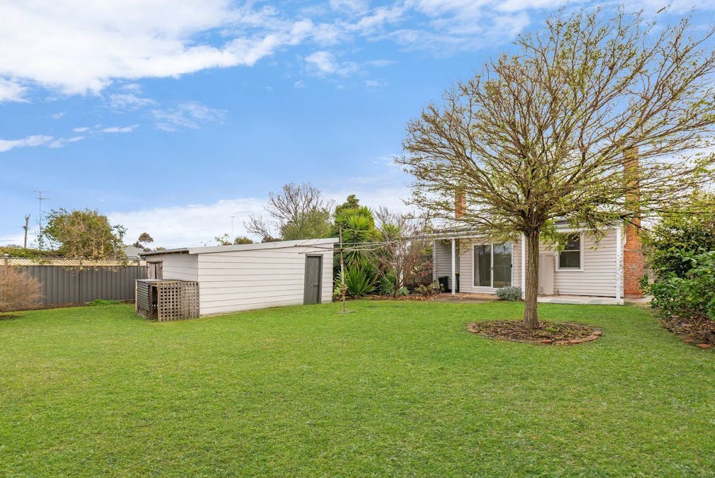 6 Dickens Street, Hamilton, VIC, 3300 - Image 17