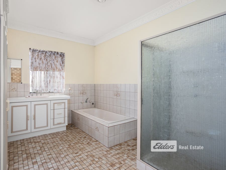 33 Forum Way, East Bunbury, WA, 6230 - Image 17