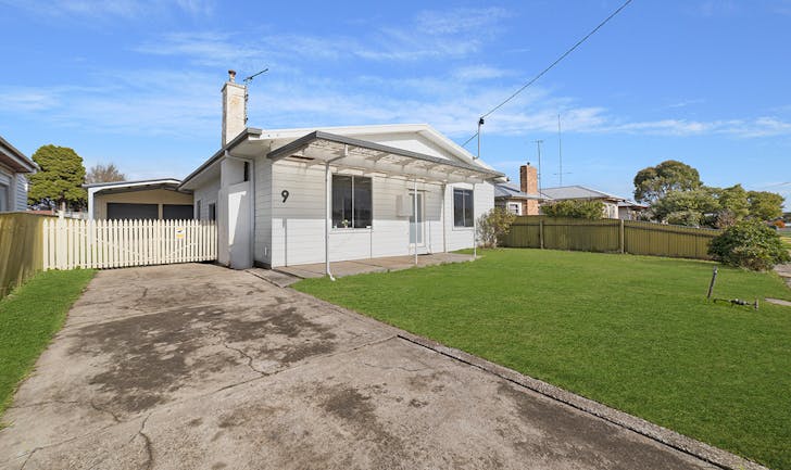 9 Roscoe , Hamilton, VIC, 3300 - Image 1