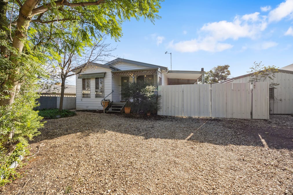 17 Hume Avenue, Murray Bridge, SA, 5253 - Image 2