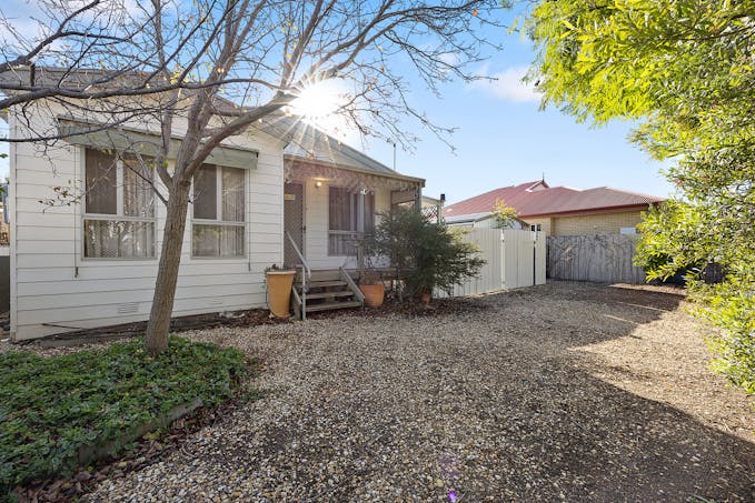 17 Hume Avenue, Murray Bridge, SA, 5253 - Image 1