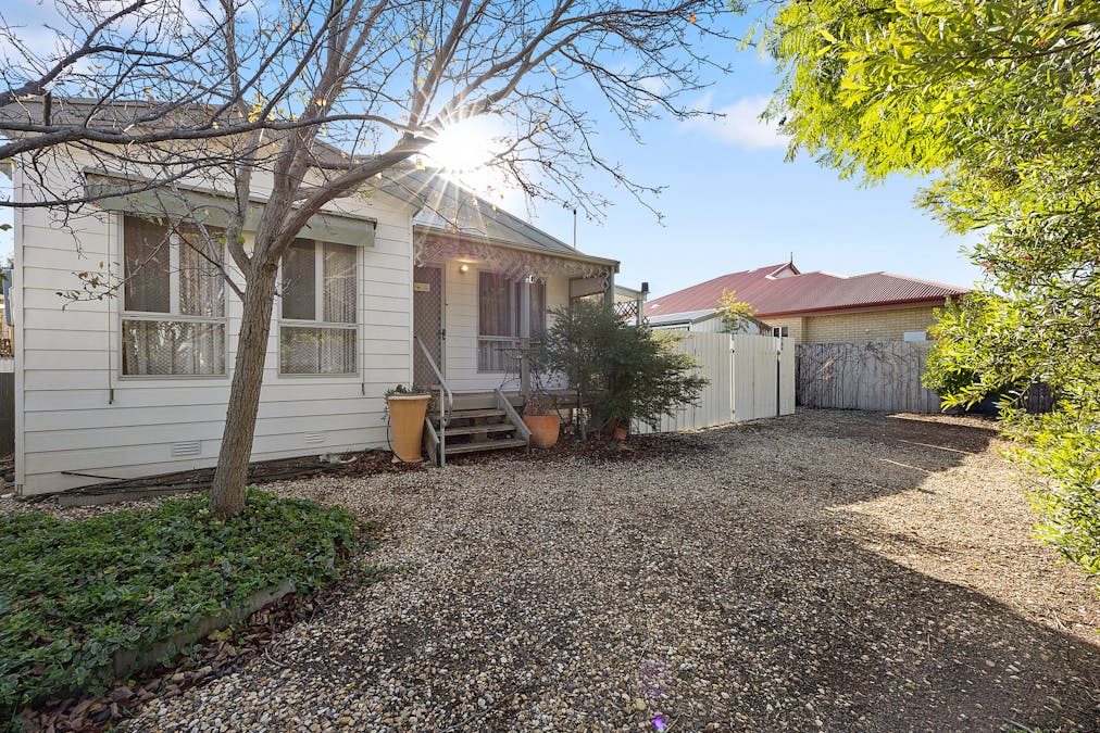 17 Hume Avenue, Murray Bridge, SA, 5253 - Image 1