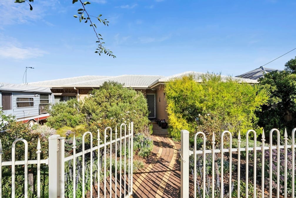 15 Wodonga Avenue, Loxton, SA, 5333 - Image 1